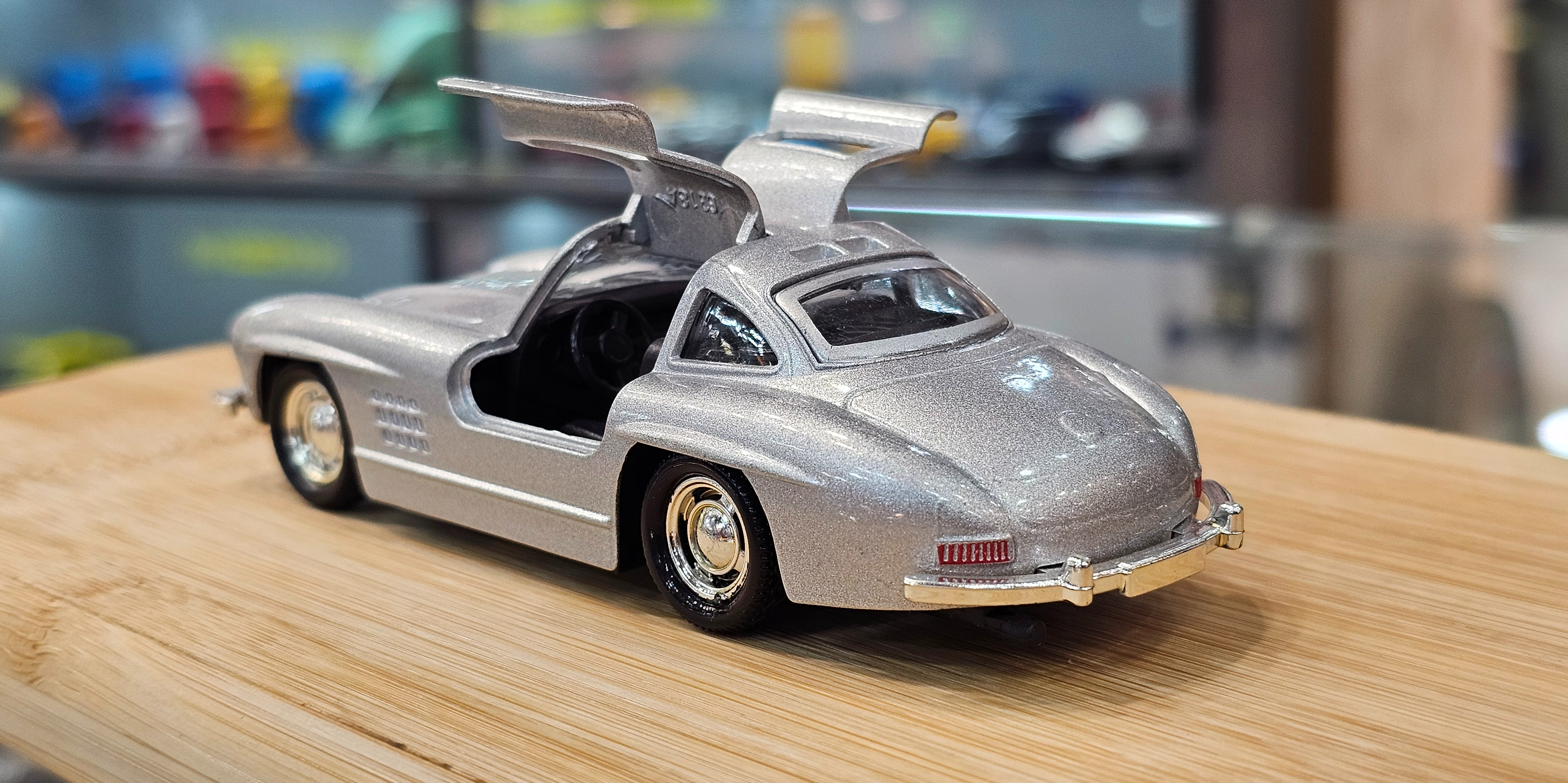 ماکت ماشین بنز sl 300 مقیاس 1.43