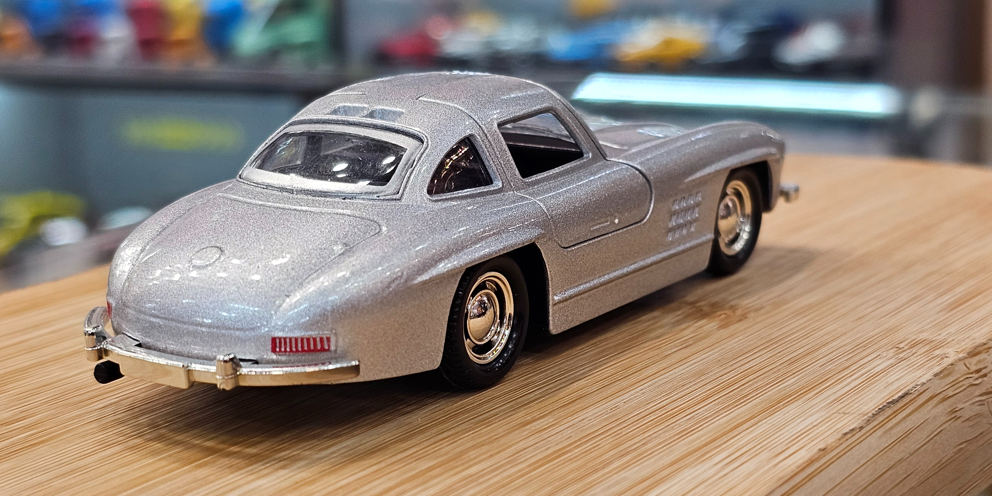 ماکت ماشین بنز sl 300 مقیاس 1.43
