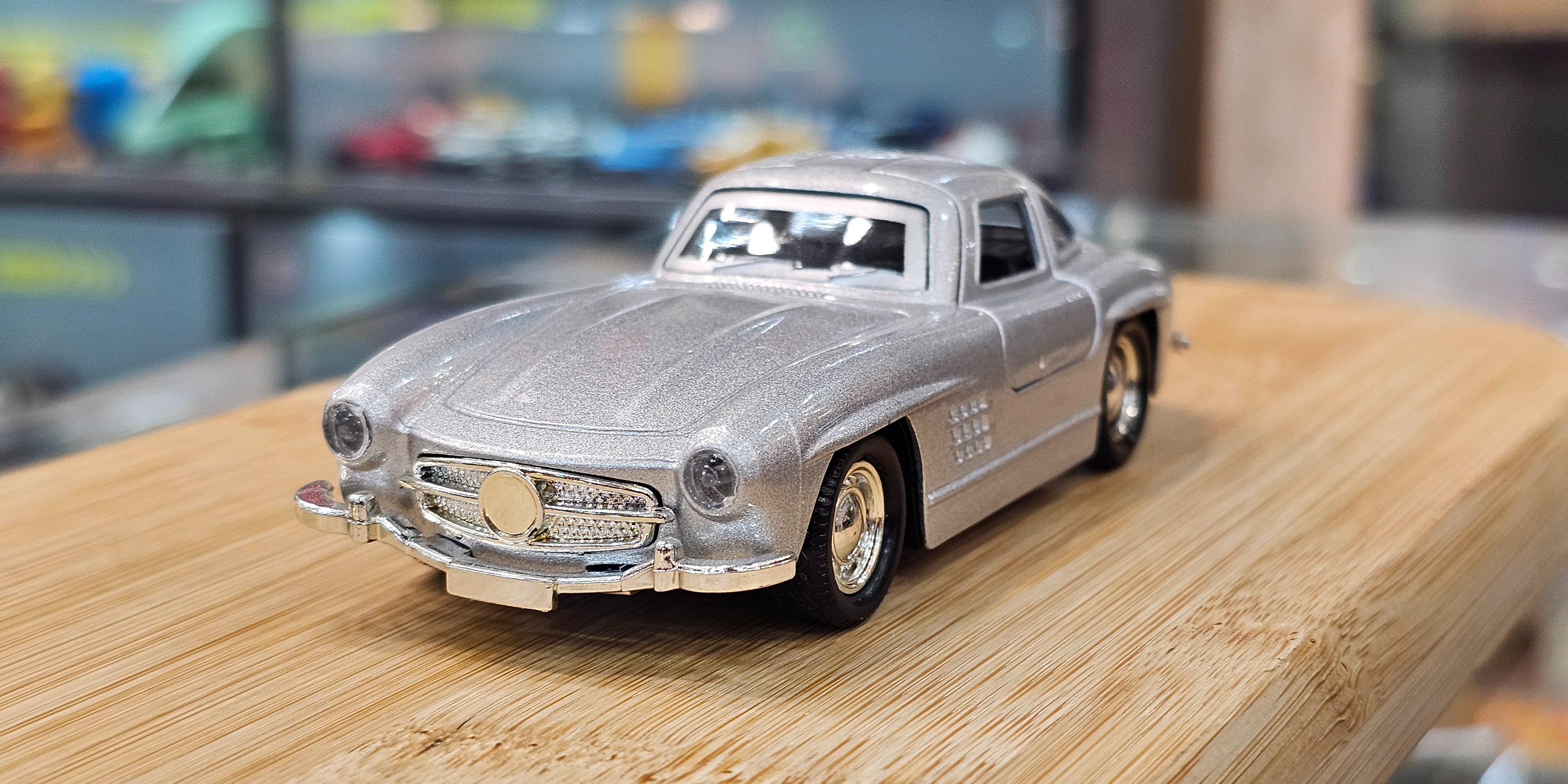 ماکت ماشین بنز sl 300 مقیاس 1.43